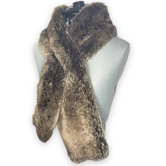 Restoration Hardware Faux Fur Scarf - Picture 7 of 9